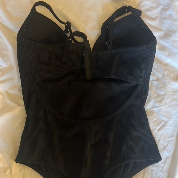 Size Small black V-shaped bodysuit. - Picture 2 of 3